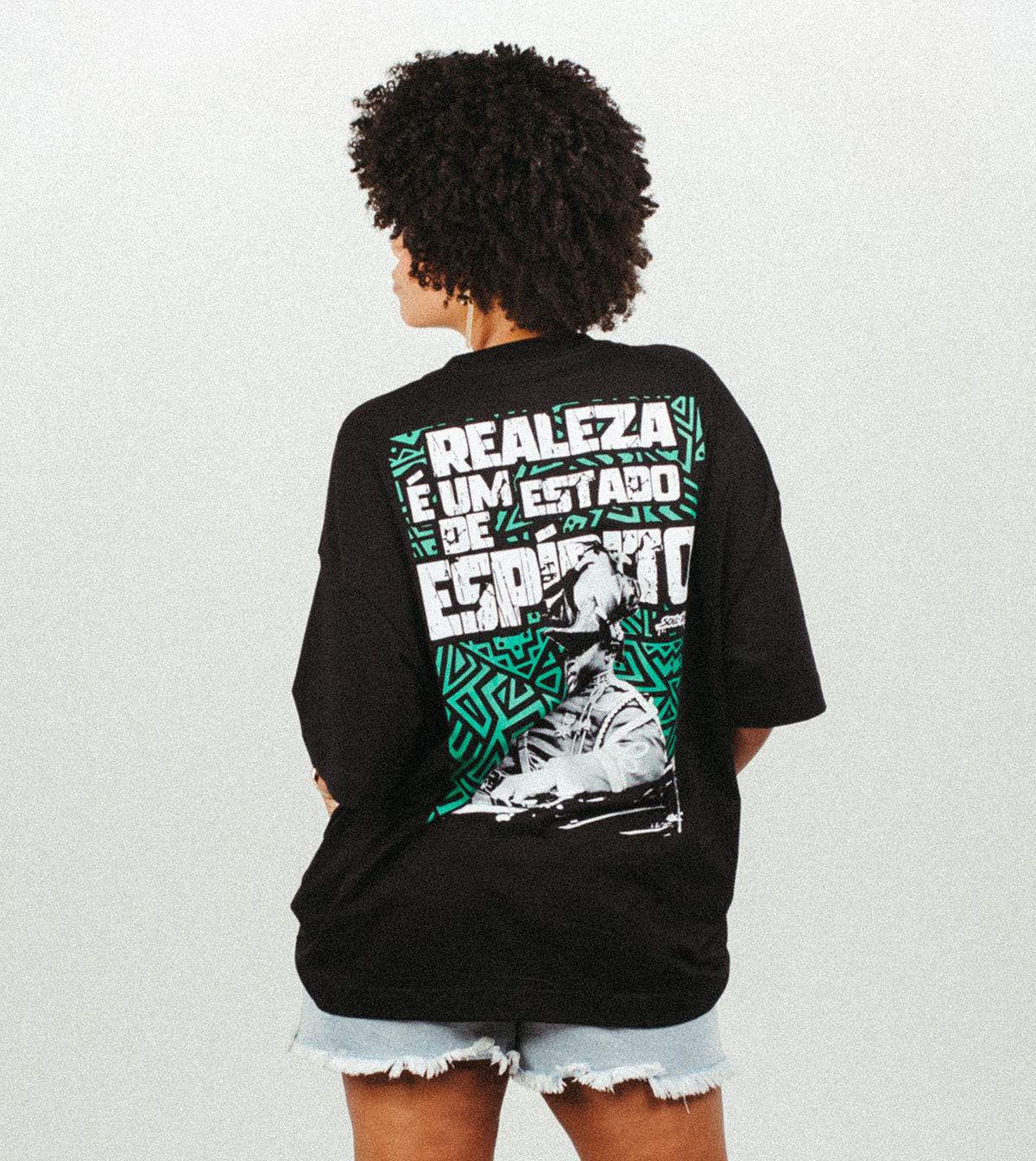 Camiseta Oversized - Garvey Realeza